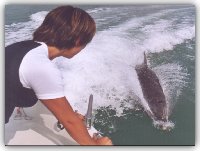 Filippo affianca una barca in velocit� - foto G. Simone